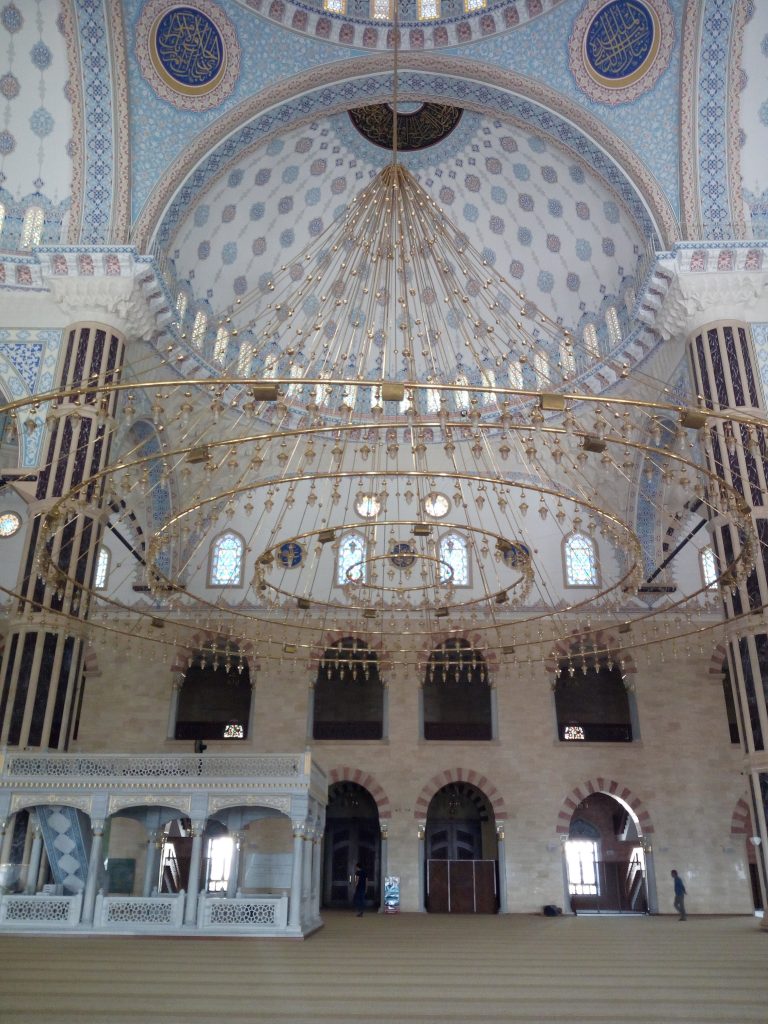 Abdülhamid Han Camii içi